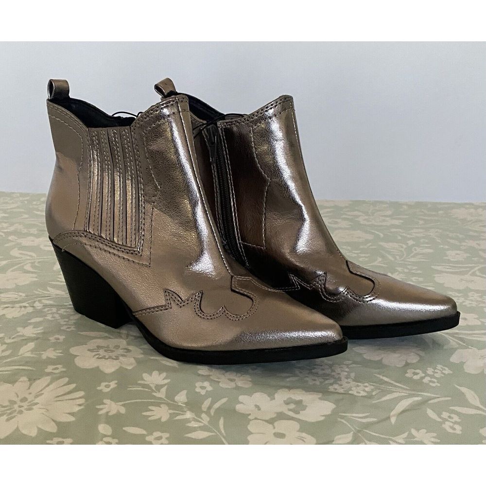 Indigo Rd. Booties‎ Western Style, Metallic Silver